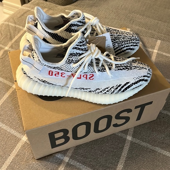 Yeezy zebra size 9 men’s - Picture 1 of 8